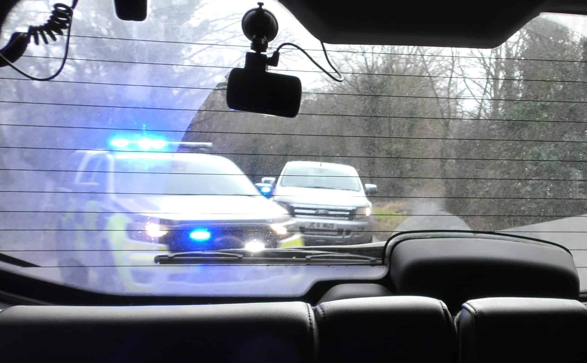 Police pull over hunt thug vehicle